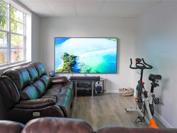 1600 N 73rd Ave, Hollywood FL 33024