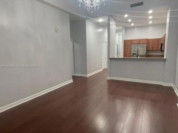 8395 SW 73rd Ave 314, Miami FL 33143