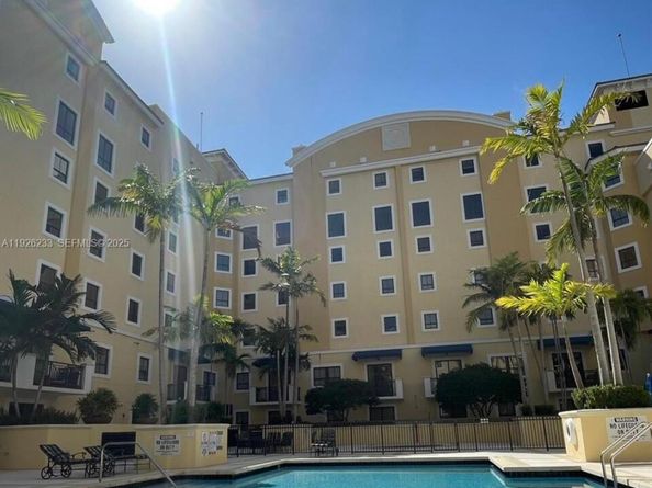 8395 SW 73rd Ave 314, Miami FL 33143