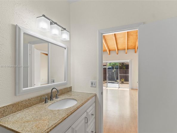 2311 Elm Ct, Pembroke Pines FL 33026