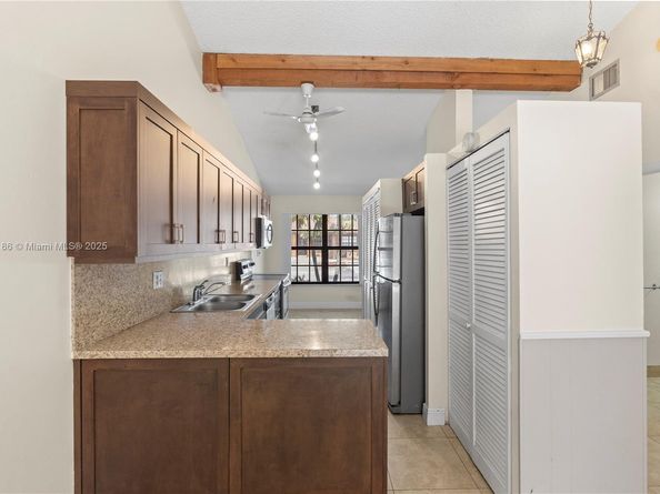 2311 Elm Ct, Pembroke Pines FL 33026