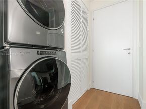 300 S Biscayne Blvd T2612, Miami FL 33131