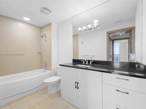 300 S Biscayne Blvd T2612, Miami FL 33131