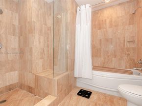 300 S Biscayne Blvd T2612, Miami FL 33131