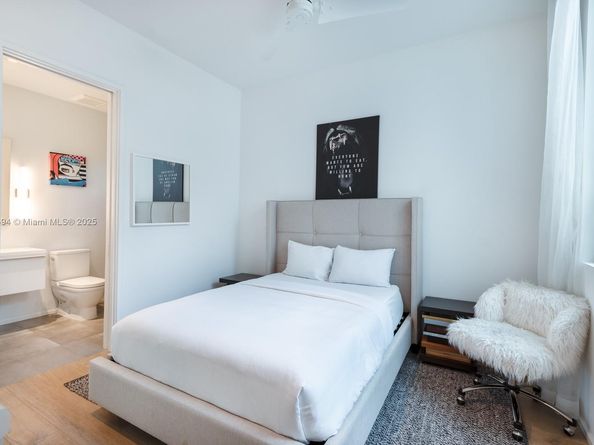 335 W 46th St, Miami Beach FL 33140