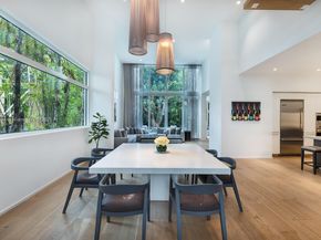 335 W 46th St, Miami Beach FL 33140