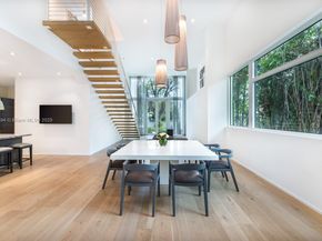335 W 46th St, Miami Beach FL 33140