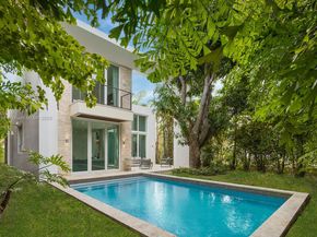 335 W 46th St, Miami Beach FL 33140