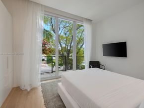 335 W 46th St, Miami Beach FL 33140