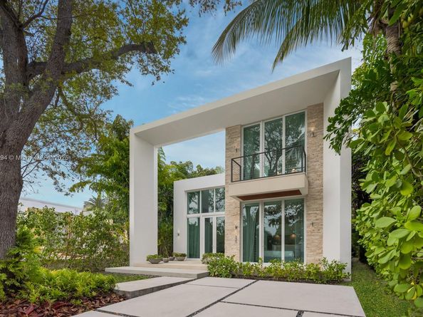 335 W 46th St, Miami Beach FL 33140