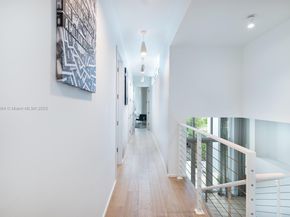 335 W 46th St, Miami Beach FL 33140