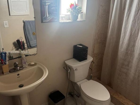5860 NW 193rd St, Hialeah FL 33015