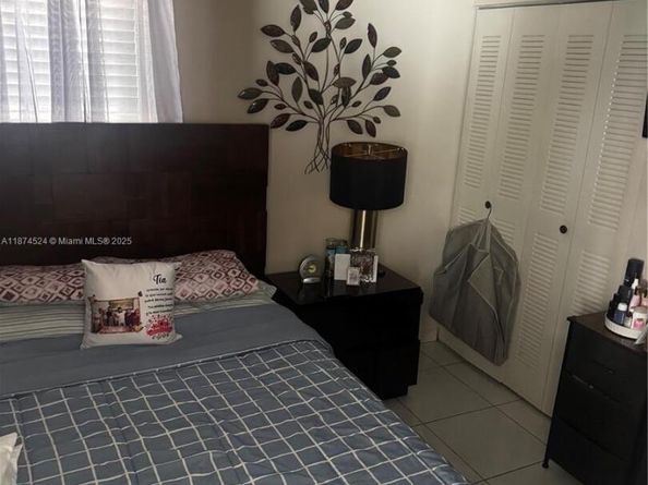 5860 NW 193rd St, Hialeah FL 33015