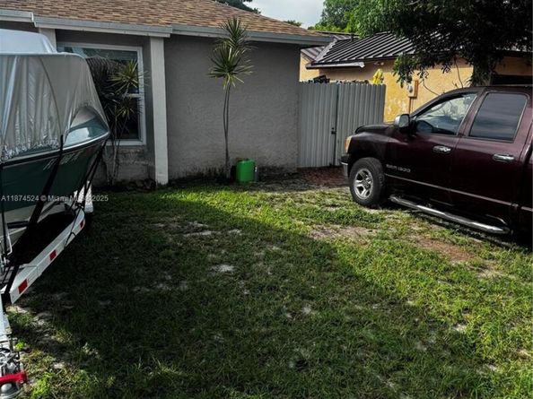 5860 NW 193rd St, Hialeah FL 33015
