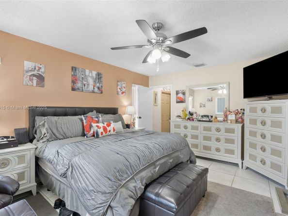 721 NW 98th Ave, Pembroke Pines FL 33024