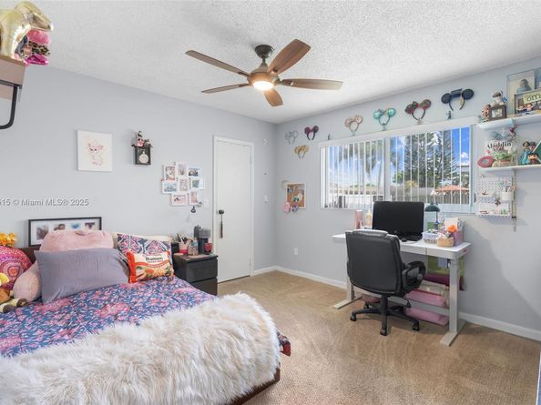 721 NW 98th Ave, Pembroke Pines FL 33024