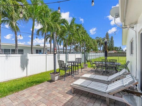 721 NW 98th Ave, Pembroke Pines FL 33024