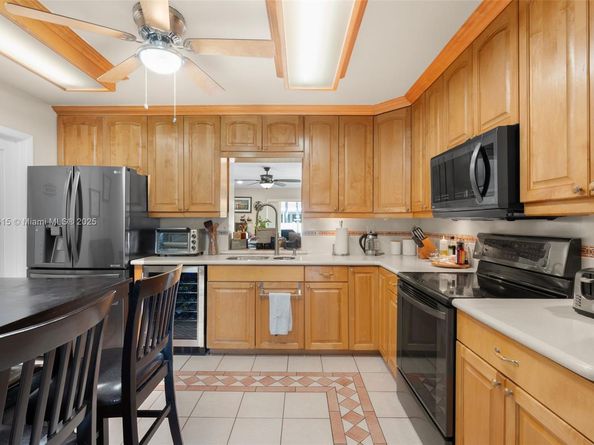 721 NW 98th Ave, Pembroke Pines FL 33024