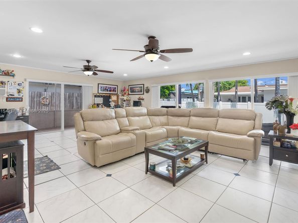 721 NW 98th Ave, Pembroke Pines FL 33024