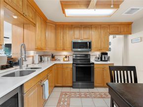 721 NW 98th Ave, Pembroke Pines FL 33024