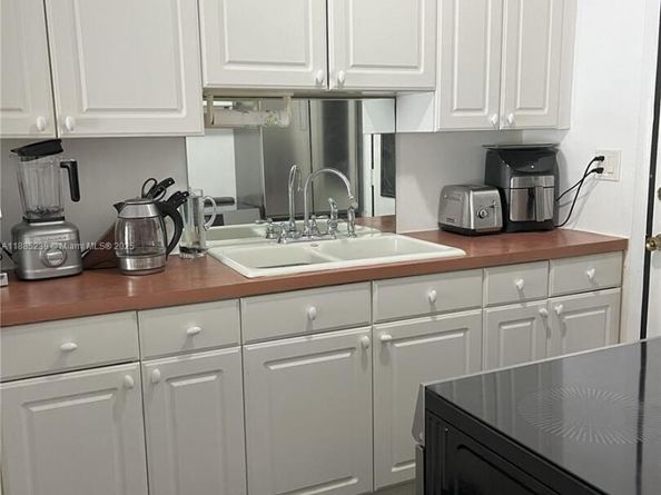 1395 NE 167th St 315, Miami FL 33162