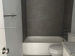 3905 N Nob Hill RD 304, Sunrise FL 33351