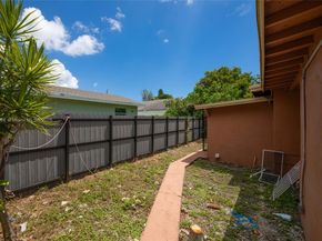 1483 NW 58th St, Miami FL 33142
