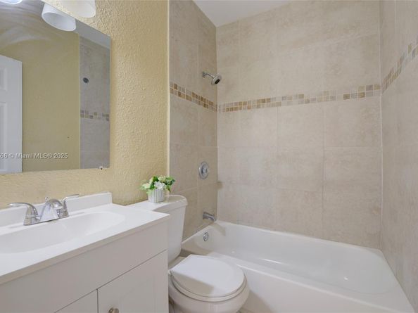 1483 NW 58th St, Miami FL 33142