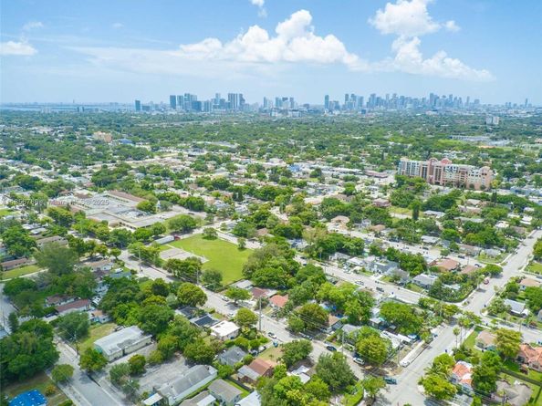1483 NW 58th St, Miami FL 33142