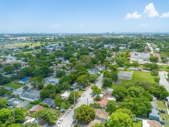 1483 NW 58th St, Miami FL 33142