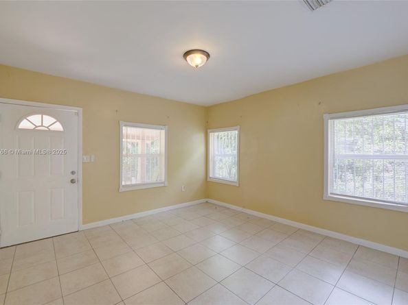 1483 NW 58th St, Miami FL 33142