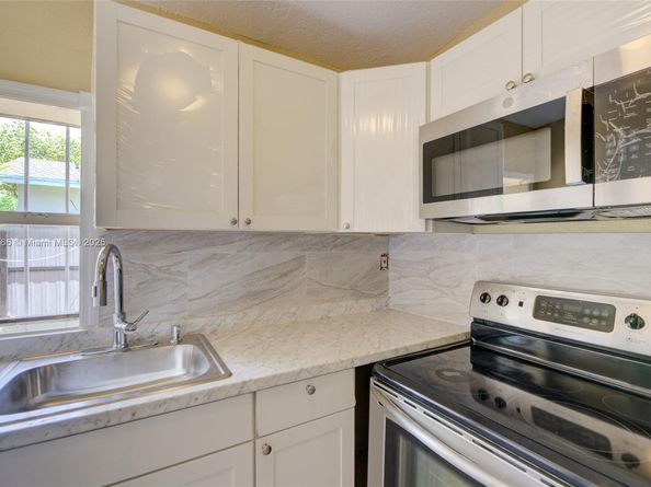 1483 NW 58th St, Miami FL 33142