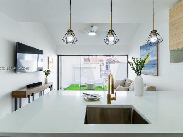 21204 Harbor Way 12212, Aventura FL 33180