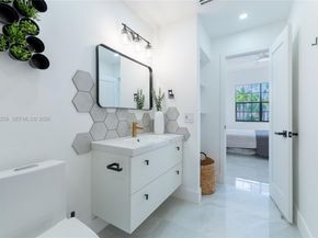 21204 Harbor Way 12212, Aventura FL 33180