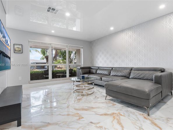 4440 NE 17th Ave, Oakland Park FL 33334