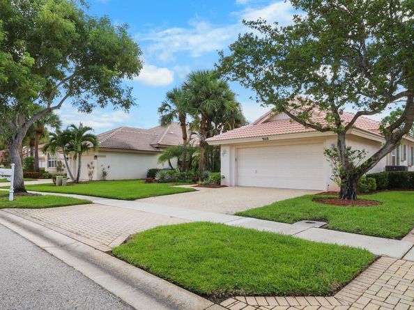 9110 Bay Harbour Circle, West Palm Beach FL 33411