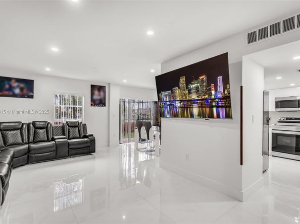 8775 Park Blvd 111, Miami FL 33172