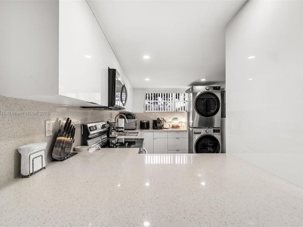 8775 Park Blvd 111, Miami FL 33172