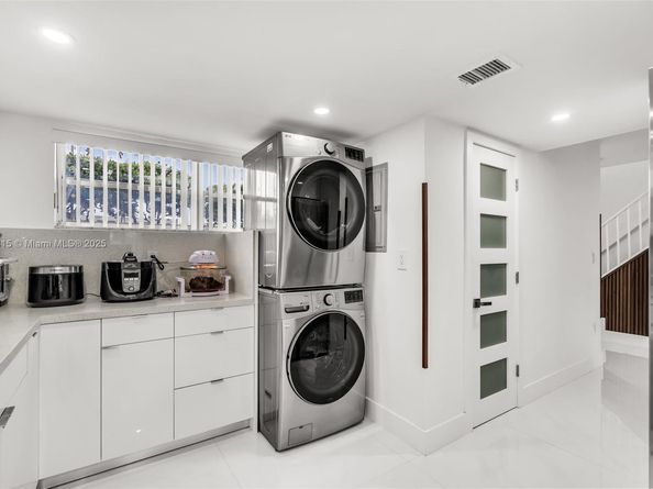 8775 Park Blvd 111, Miami FL 33172