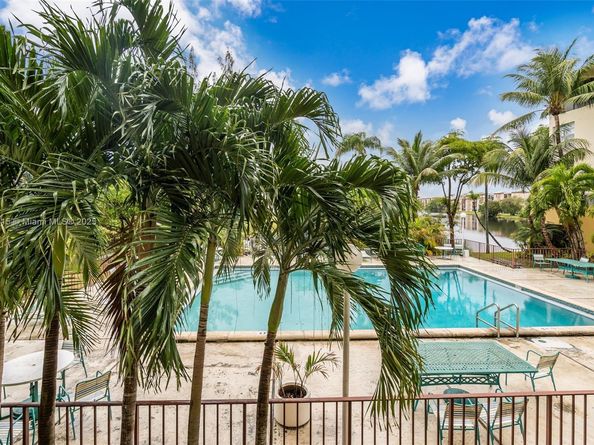 8775 Park Blvd 111, Miami FL 33172