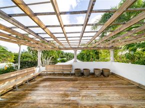 6465 Pine Tree Drive Cir, Miami Beach FL 33141