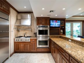 6465 Pine Tree Drive Cir, Miami Beach FL 33141