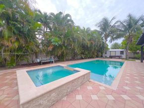 19994 SW 129th Ct, Miami FL 33177