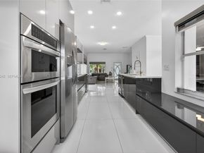 4115 Sabal Ridge Cir, Weston FL 33331