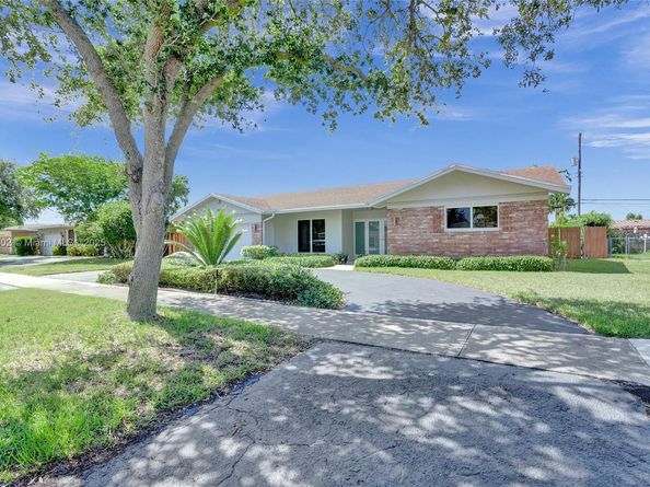 2031 NE 62nd St, Fort Lauderdale FL 33308