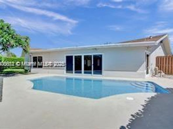 2031 NE 62nd St, Fort Lauderdale FL 33308