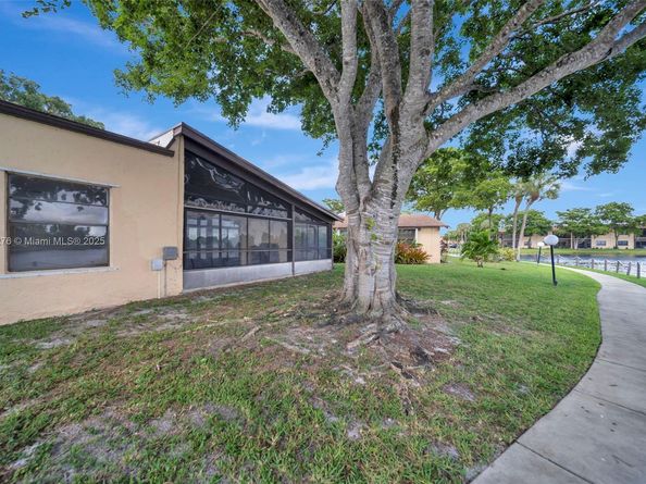 616 Briarwood Cir, Hollywood FL 33024