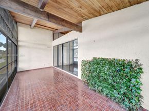 616 Briarwood Cir, Hollywood FL 33024