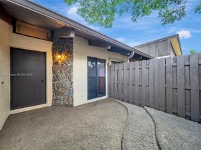 616 Briarwood Cir, Hollywood FL 33024