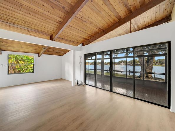 616 Briarwood Cir, Hollywood FL 33024